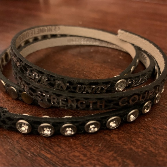 Good Works Make a Difference Wrap Bracelet - Picture 4 of 5